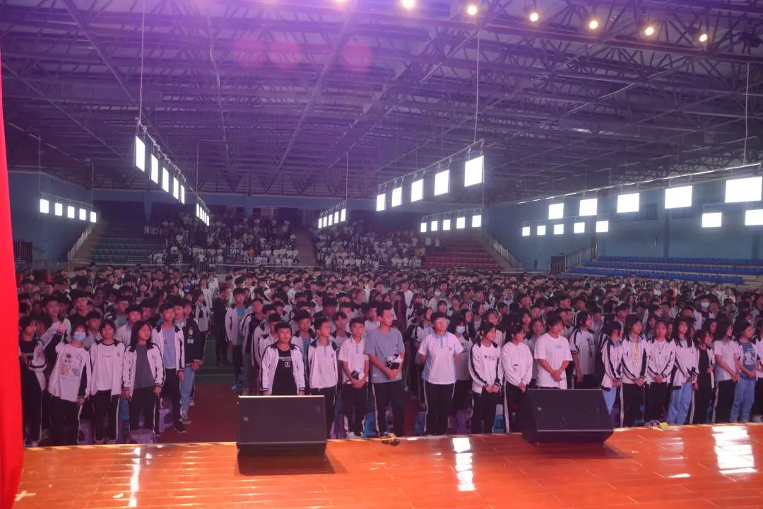海南省农垦加来高级中学举行庆祝中国共产主义青年团成立100周年暨纪念五四运动103周年表彰大会